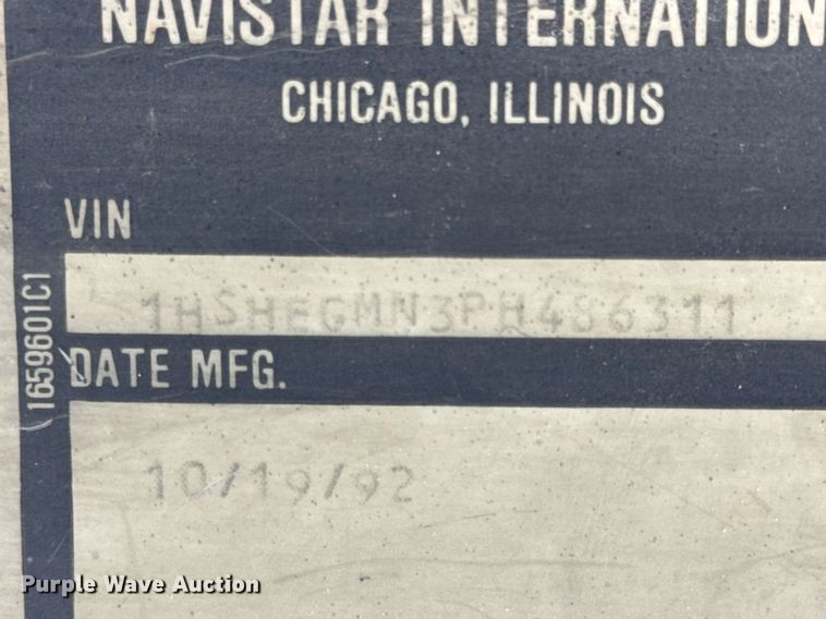 image for item EN5119 1993 International 8200  tow truck