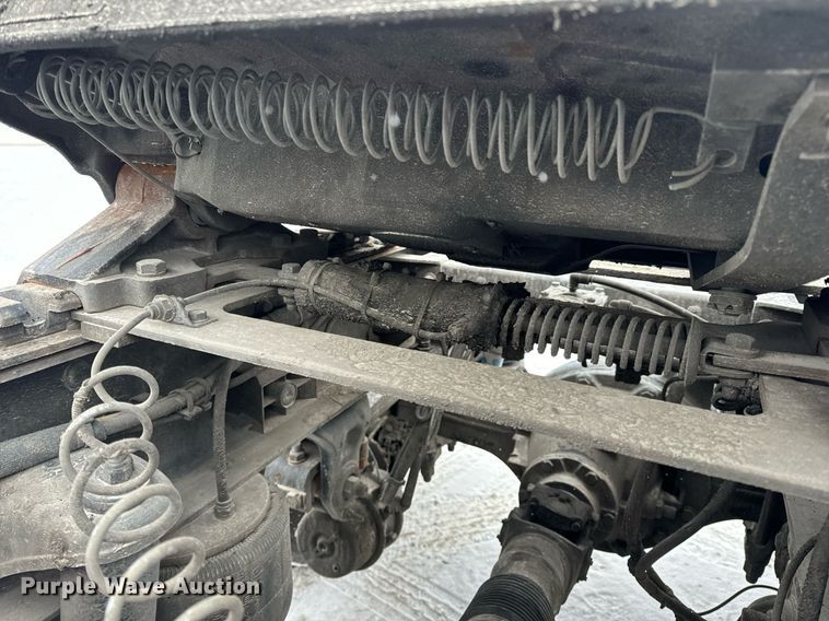 image for item EN5120 2015 Peterbilt 579 semi truck