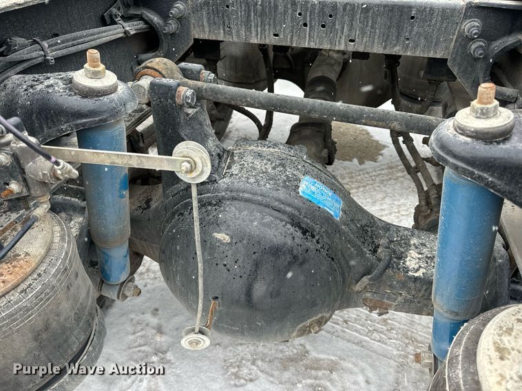 image for item EN5120 2015 Peterbilt 579 semi truck