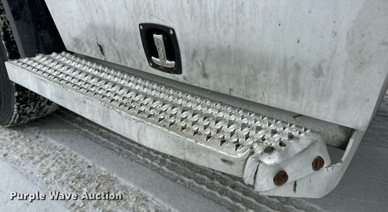 image for item EN5120 2015 Peterbilt 579 semi truck