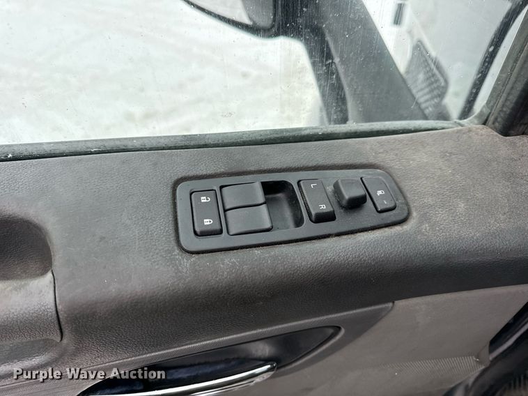 image for item EN5120 2015 Peterbilt 579 semi truck