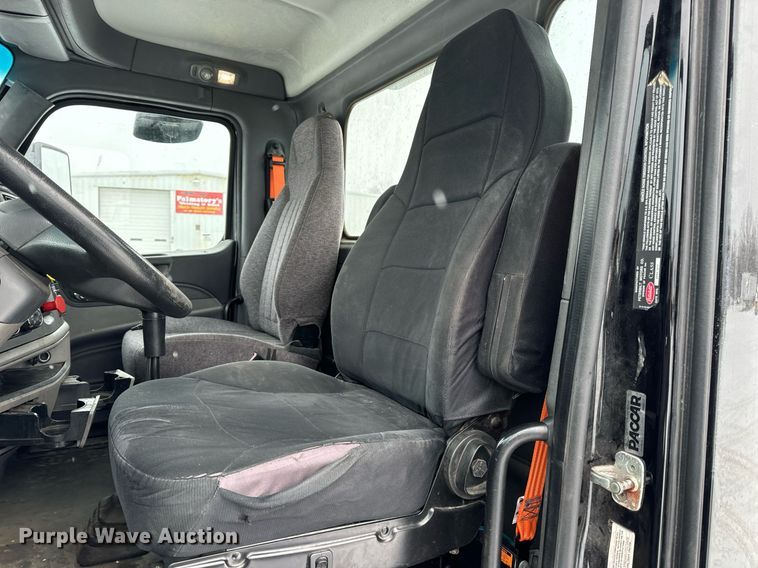 image for item EN5120 2015 Peterbilt 579 semi truck