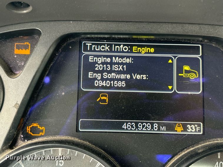 image for item EN5120 2015 Peterbilt 579 semi truck