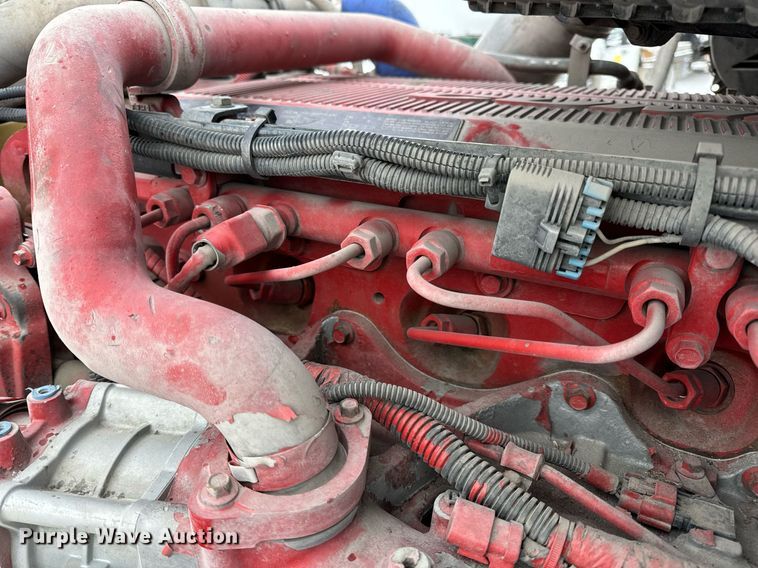 image for item EN5120 2015 Peterbilt 579 semi truck