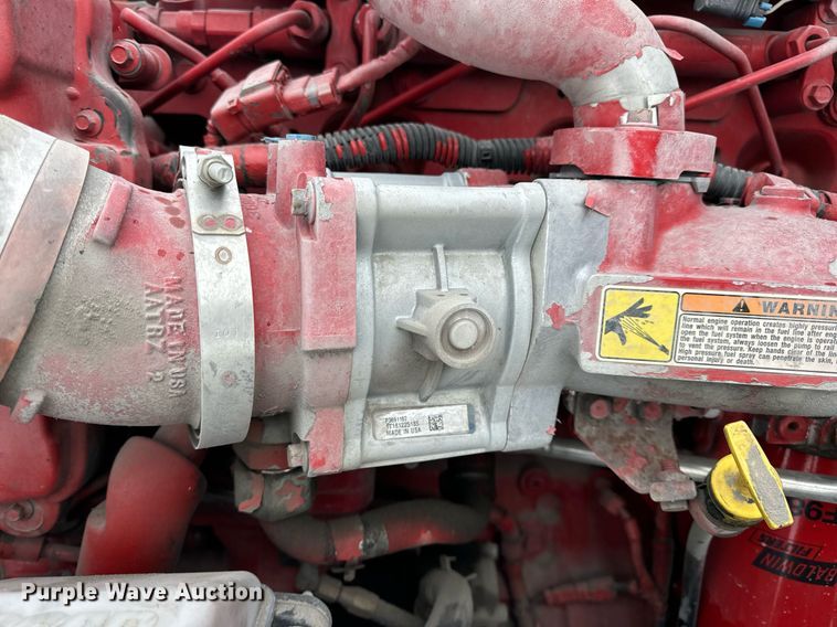 image for item EN5120 2015 Peterbilt 579 semi truck