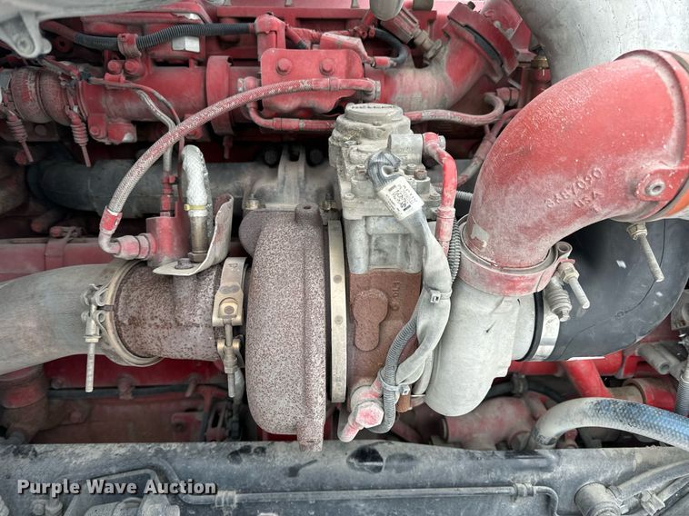 image for item EN5120 2015 Peterbilt 579 semi truck