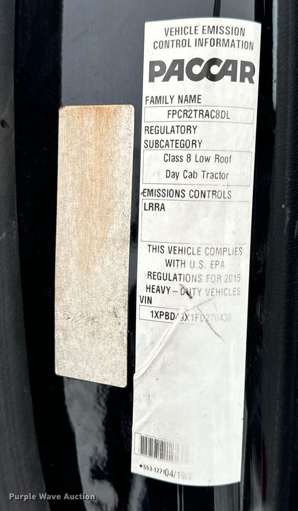 image for item EN5120 2015 Peterbilt 579 semi truck