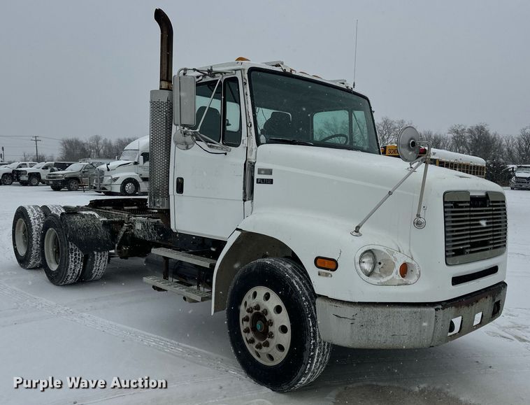 image for item EN5121 1998 Freightliner FL112 semi truck