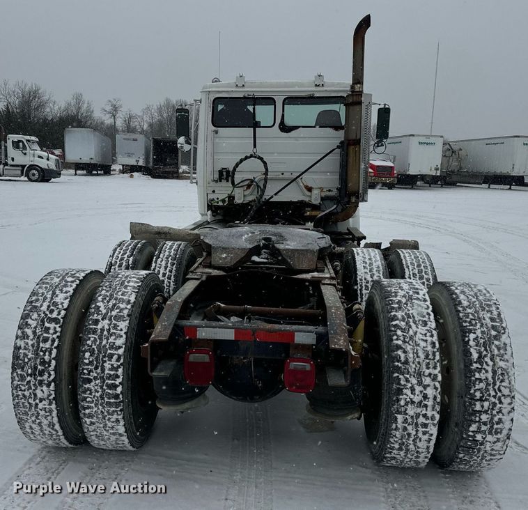 image for item EN5121 1998 Freightliner FL112 semi truck
