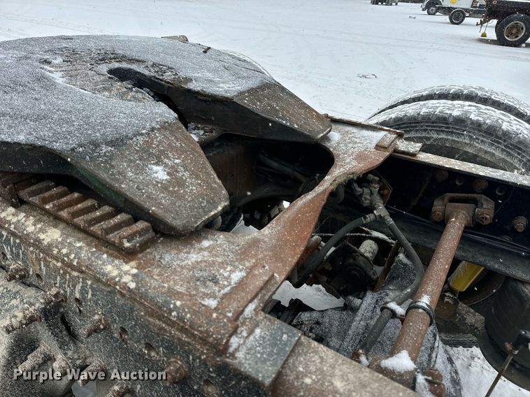 image for item EN5121 1998 Freightliner FL112 semi truck