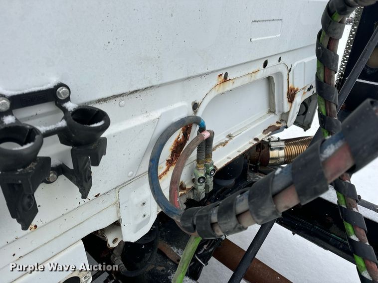 image for item EN5121 1998 Freightliner FL112 semi truck