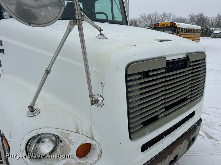 image for item EN5121 1998 Freightliner FL112 semi truck