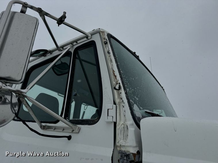 image for item EN5121 1998 Freightliner FL112 semi truck