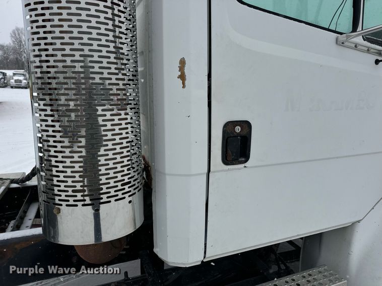 image for item EN5121 1998 Freightliner FL112 semi truck