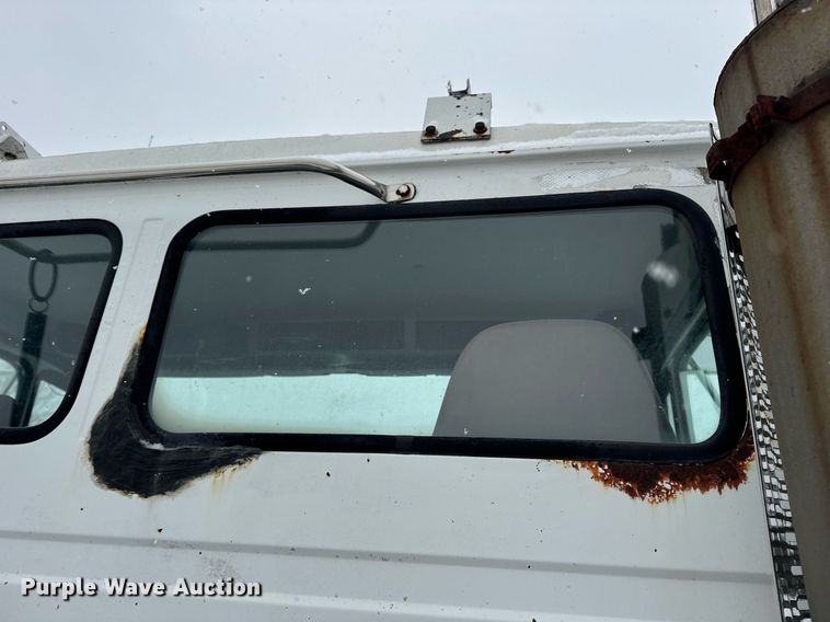 image for item EN5121 1998 Freightliner FL112 semi truck