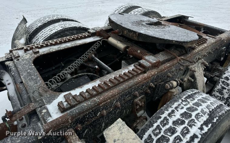 image for item EN5121 1998 Freightliner FL112 semi truck