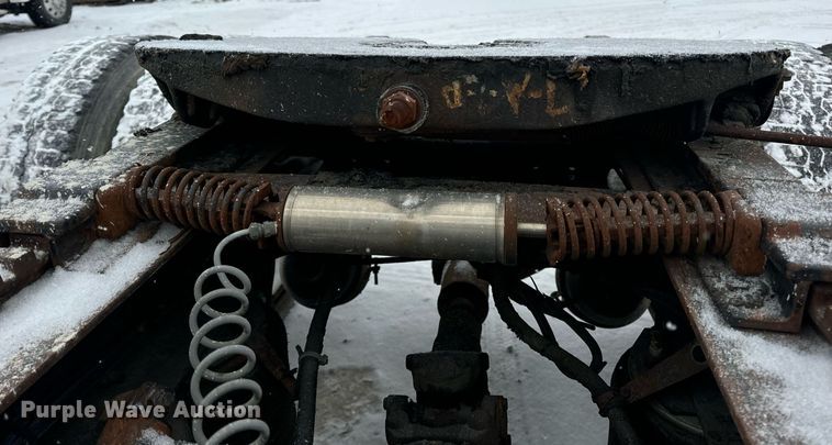 image for item EN5121 1998 Freightliner FL112 semi truck