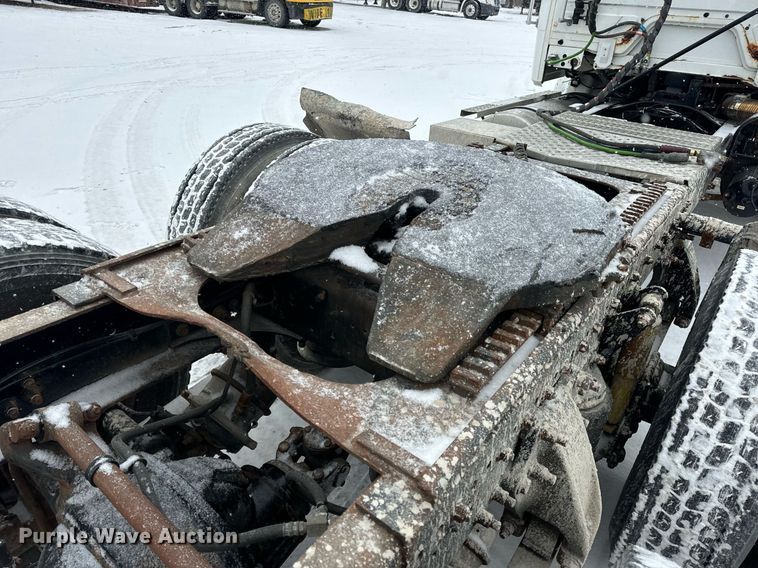 image for item EN5121 1998 Freightliner FL112 semi truck