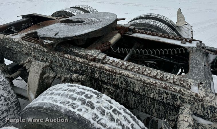 image for item EN5121 1998 Freightliner FL112 semi truck