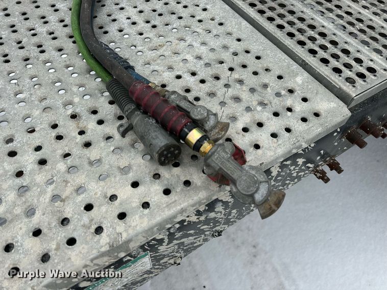 image for item EN5121 1998 Freightliner FL112 semi truck