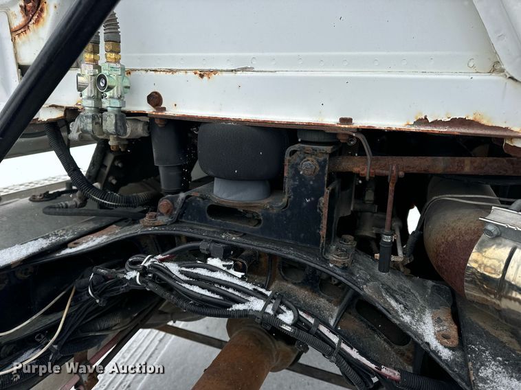 image for item EN5121 1998 Freightliner FL112 semi truck