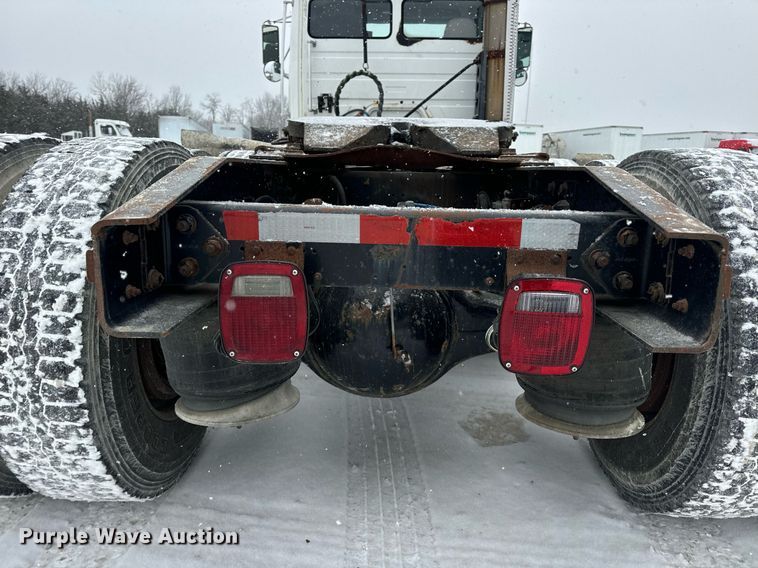 image for item EN5121 1998 Freightliner FL112 semi truck