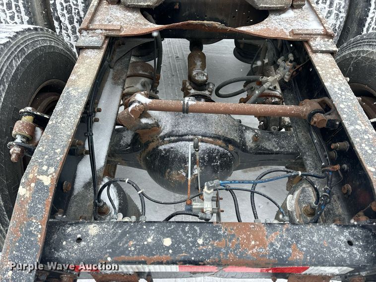 image for item EN5121 1998 Freightliner FL112 semi truck