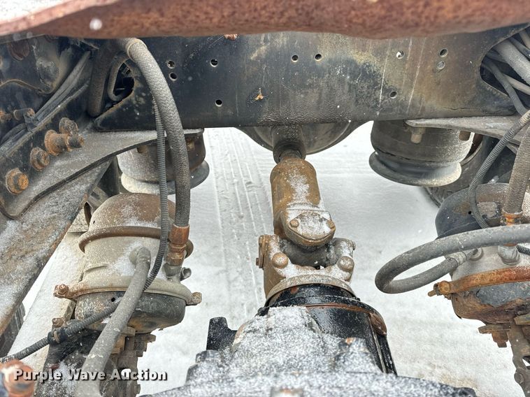 image for item EN5121 1998 Freightliner FL112 semi truck