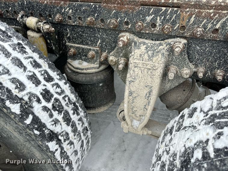 image for item EN5121 1998 Freightliner FL112 semi truck