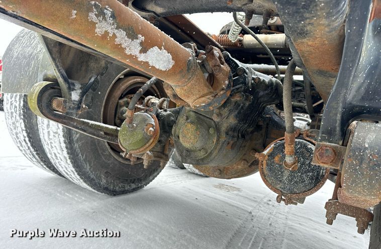 image for item EN5121 1998 Freightliner FL112 semi truck