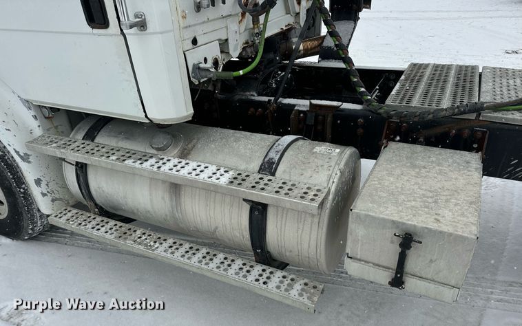 image for item EN5121 1998 Freightliner FL112 semi truck