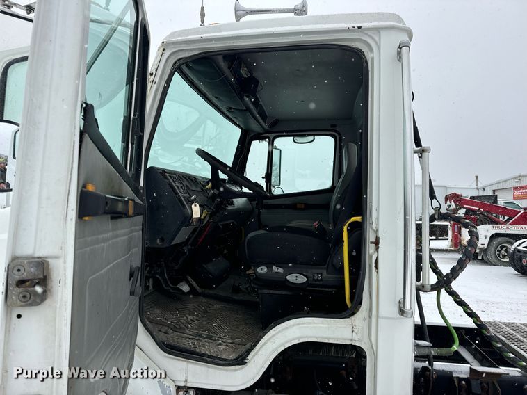 image for item EN5121 1998 Freightliner FL112 semi truck