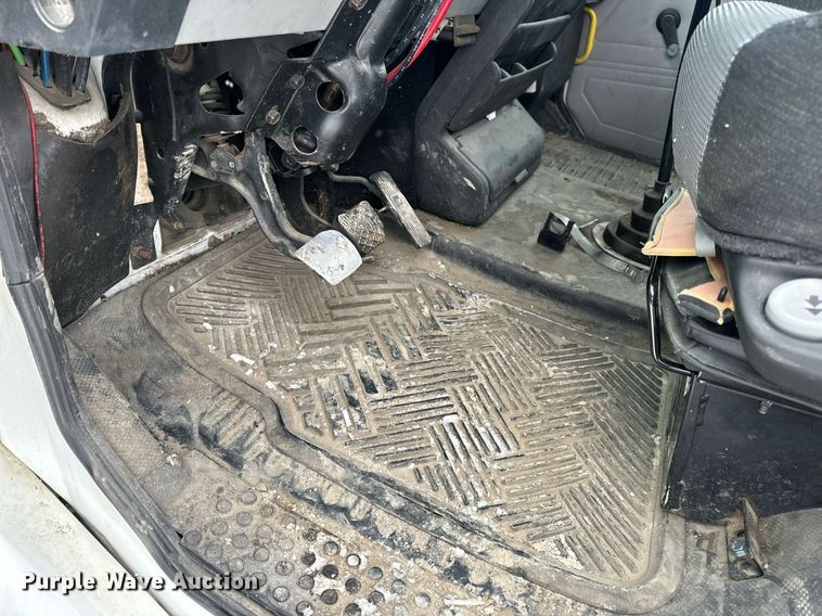 image for item EN5121 1998 Freightliner FL112 semi truck