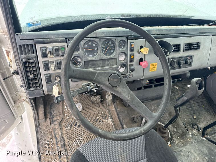 image for item EN5121 1998 Freightliner FL112 semi truck