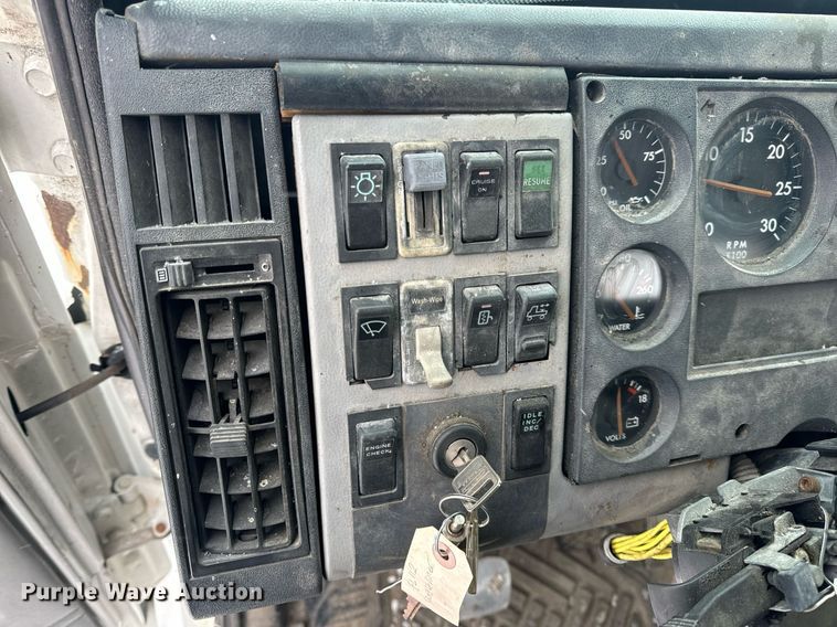 image for item EN5121 1998 Freightliner FL112 semi truck