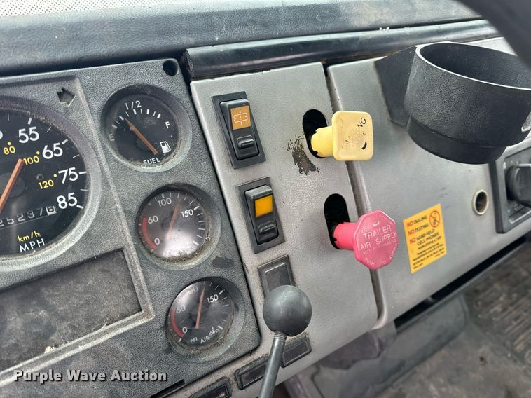 image for item EN5121 1998 Freightliner FL112 semi truck