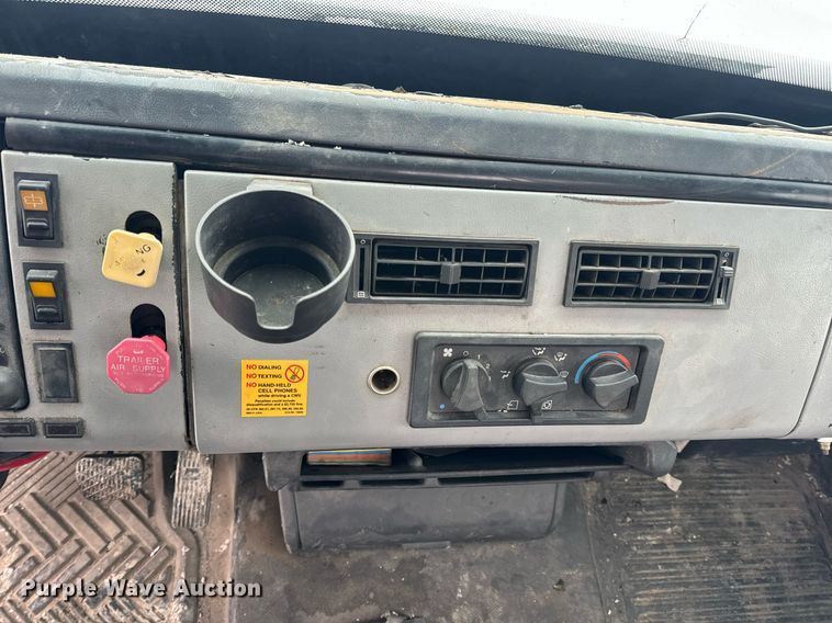 image for item EN5121 1998 Freightliner FL112 semi truck