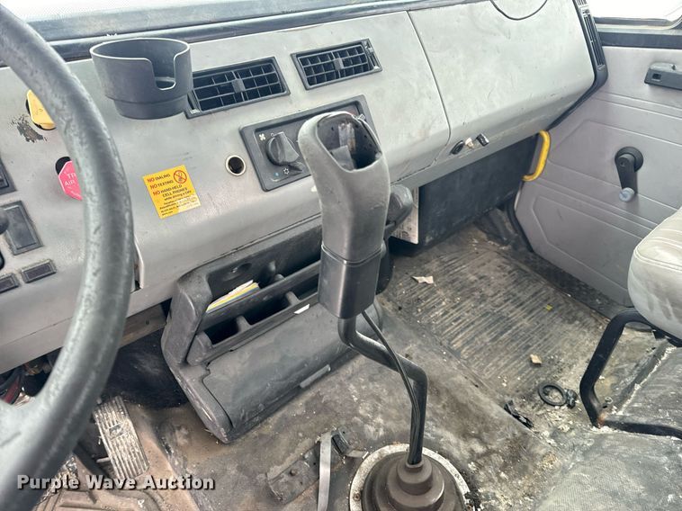 image for item EN5121 1998 Freightliner FL112 semi truck