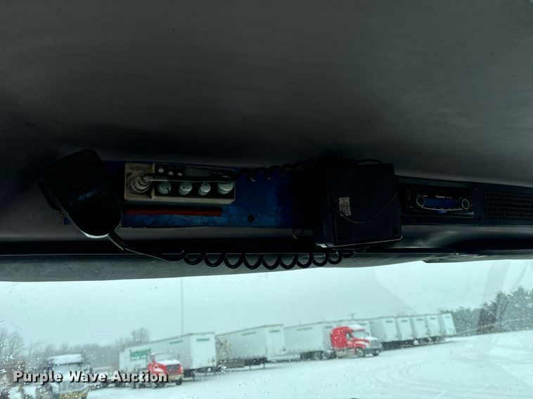 image for item EN5121 1998 Freightliner FL112 semi truck