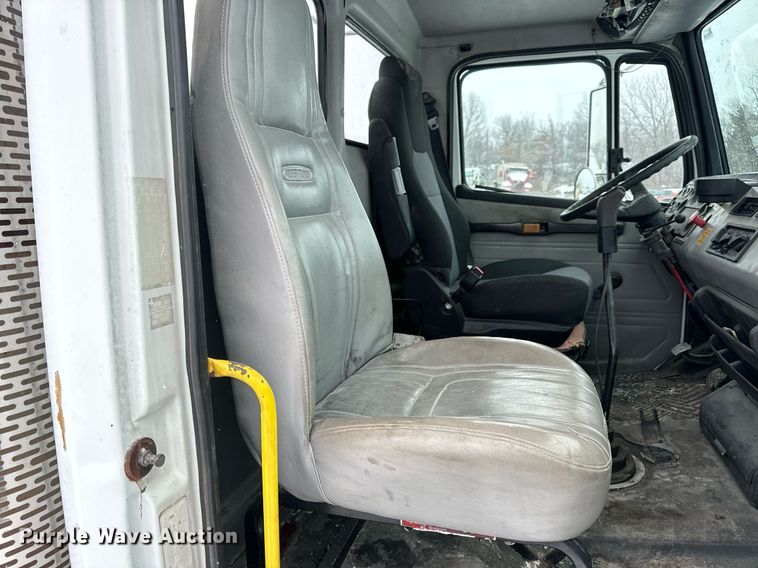 image for item EN5121 1998 Freightliner FL112 semi truck