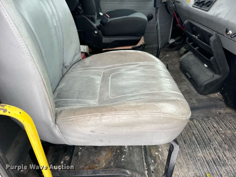 image for item EN5121 1998 Freightliner FL112 semi truck