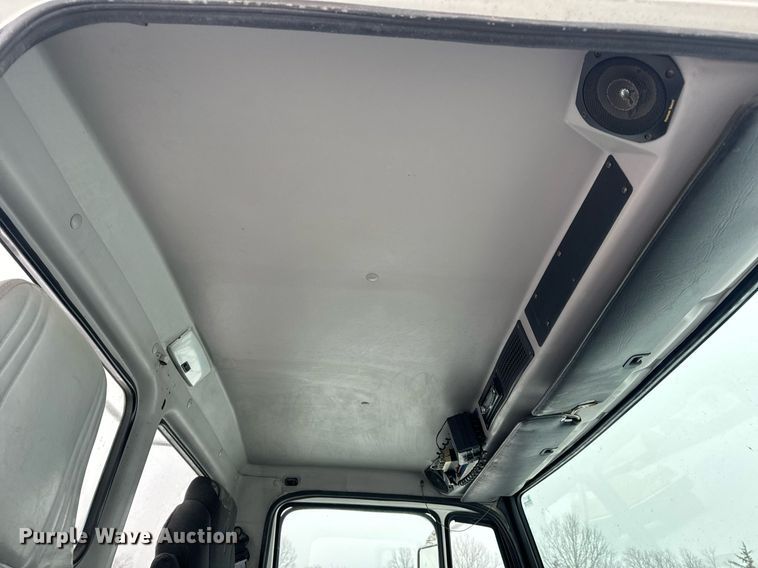 image for item EN5121 1998 Freightliner FL112 semi truck