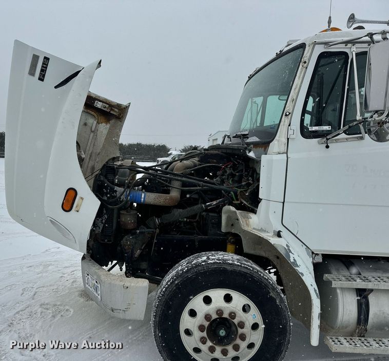 image for item EN5121 1998 Freightliner FL112 semi truck