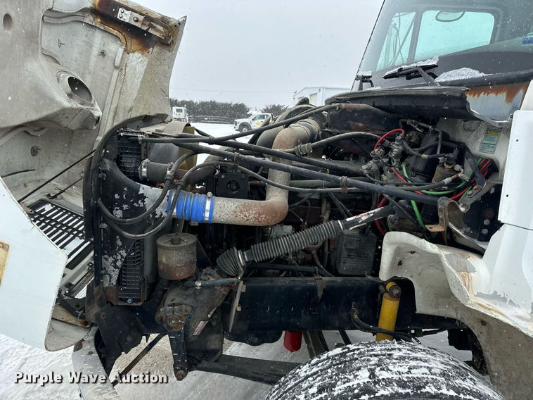 image for item EN5121 1998 Freightliner FL112 semi truck