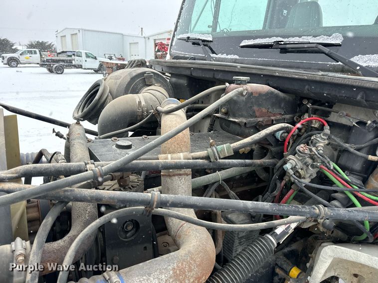 image for item EN5121 1998 Freightliner FL112 semi truck