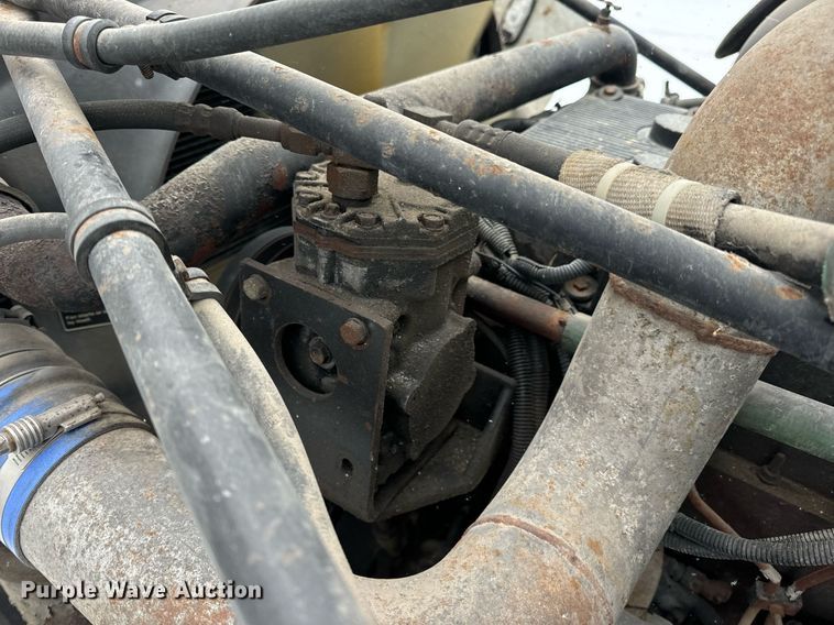 image for item EN5121 1998 Freightliner FL112 semi truck