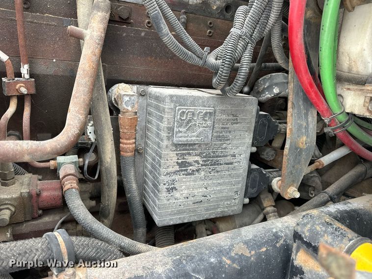 image for item EN5121 1998 Freightliner FL112 semi truck