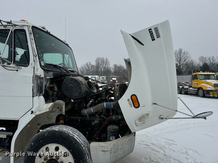 image for item EN5121 1998 Freightliner FL112 semi truck