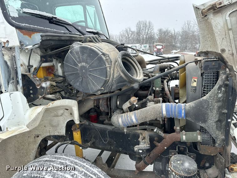 image for item EN5121 1998 Freightliner FL112 semi truck