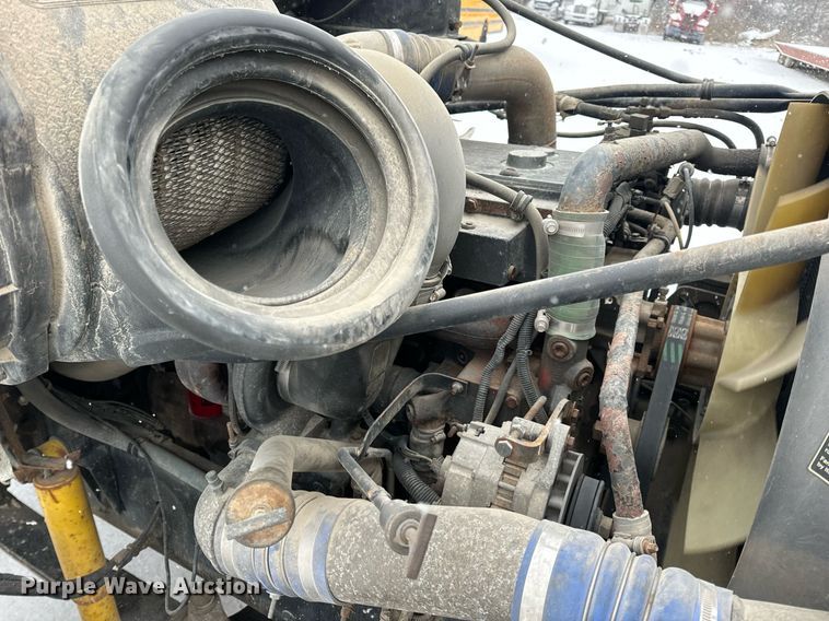 image for item EN5121 1998 Freightliner FL112 semi truck